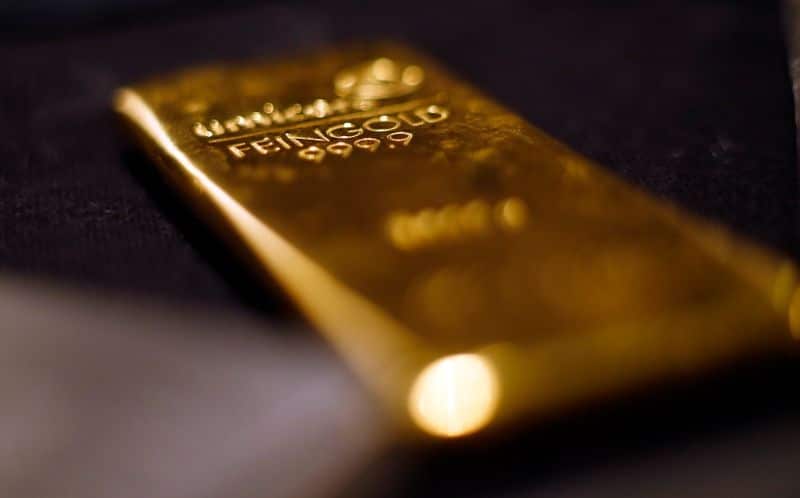 Цены на золото опустились ниже $2.000 из-за укрепления доллара