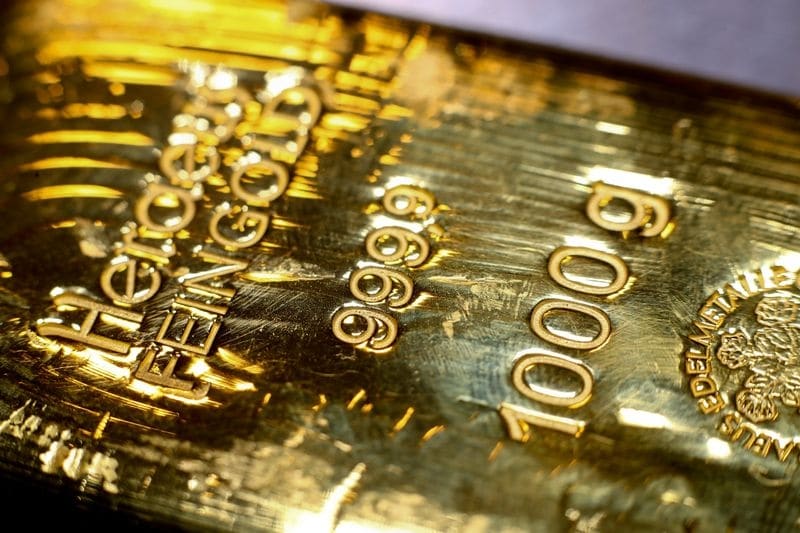 Цены на золото опустились ниже $2.000 в связи со стабилизацией доллара