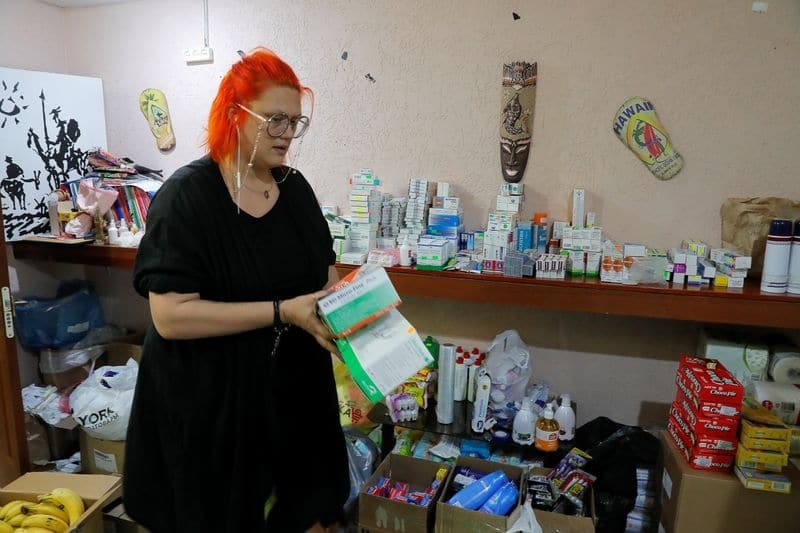 "Я не боюсь": как волонтеры в Минске оказывают протестующим медицинскую помощь, покупают продукты и носят воду