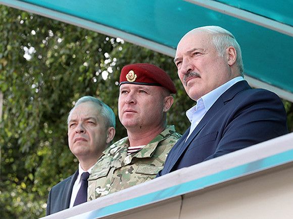 Лукашенко поручил силовикам не допустить "живой цепи" от Вильнюса до Киева