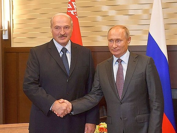 Лукашенко захотел обратиться к Путину по поводу протестов в Белоруссии