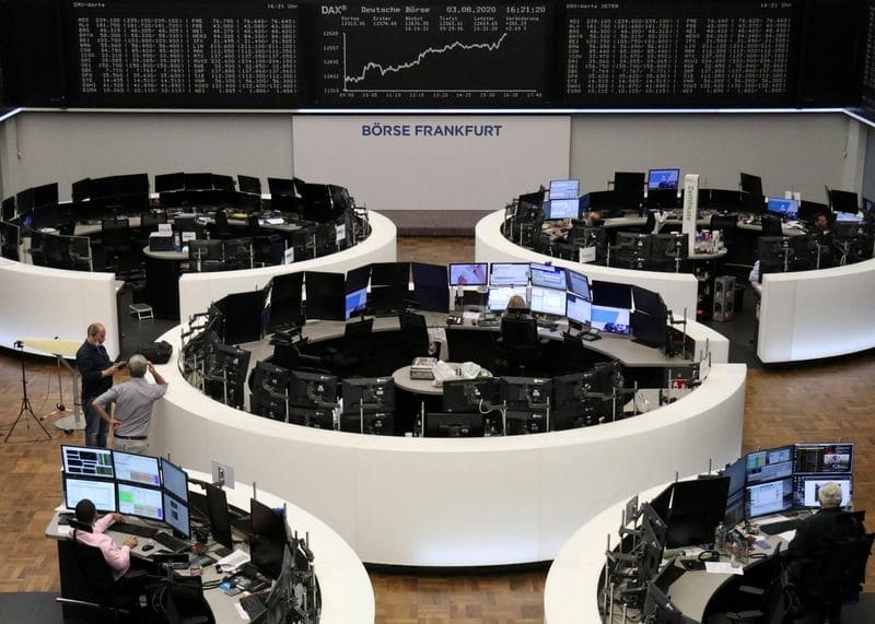 ОПРОС РЕЙТЕР-Упрямо растущие мировые фондовые рынки закроют год ниже допандемических пиков