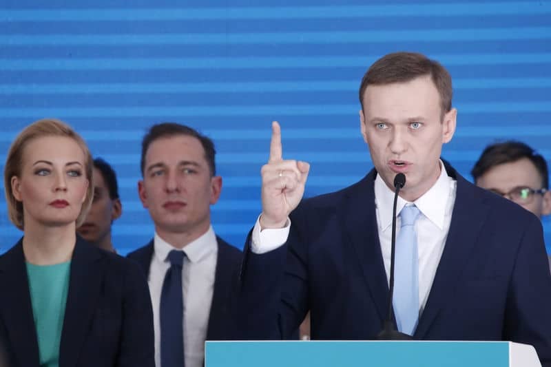 Состояние Навального позволяет перевезти его в Германию -- активисты со ссылкой на немецких врачей
