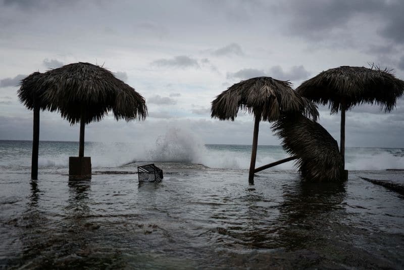 Ураган "Лаура" стал самой большой угрозой для нефтедобычи США за последние 15 лет