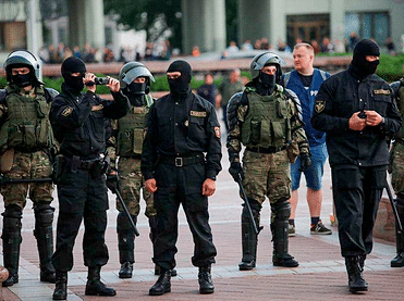 В Минске снова начались массовые задержания протестующих и журналистов