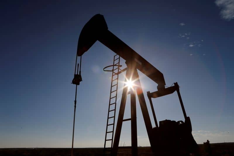 Цены на нефть растут из-за урагана в США после резкого падения накануне