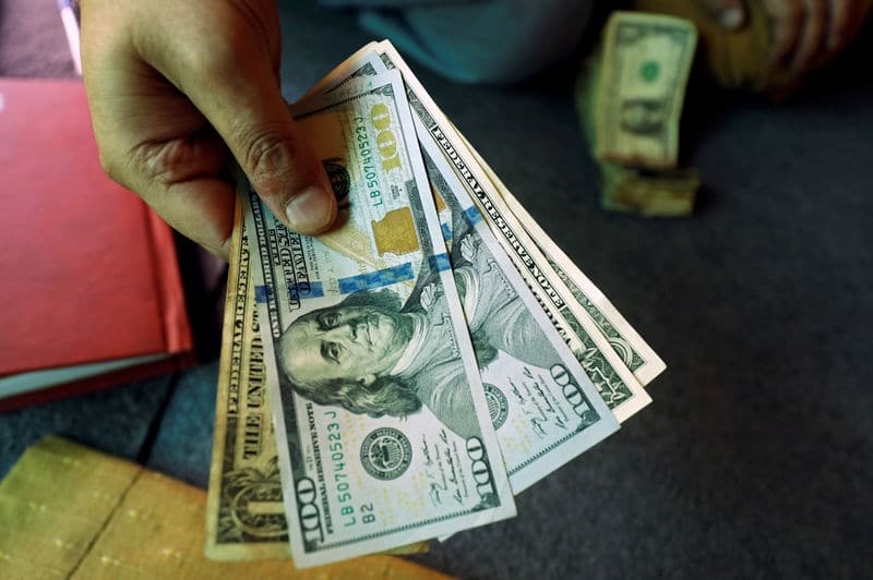 Доллар вырос после дебатов, упрочивших позицию Байдена