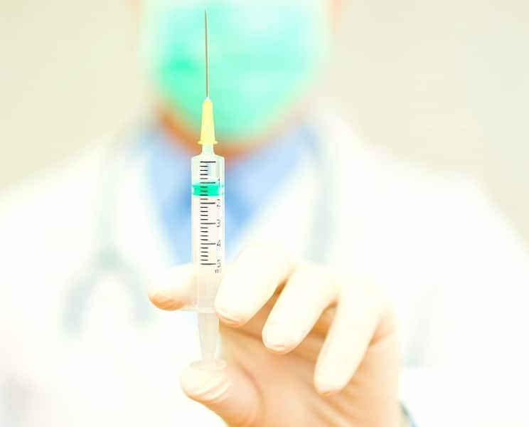 Граждан РФ не будут штрафовать за отказ от прививок