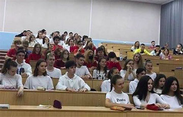 Из ведущих белорусских вузов начали массово отчислять протестующих студентов