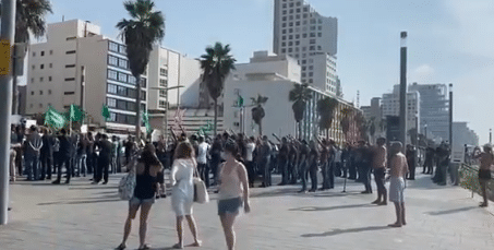 Мусульмане протестуют против каррикатур на пророка под посольством Франции в Тель-Авиве