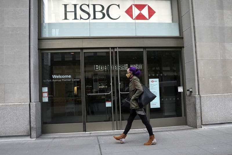 Прибыль HSBC упала на 35% в 3 кв из-за роста резервов