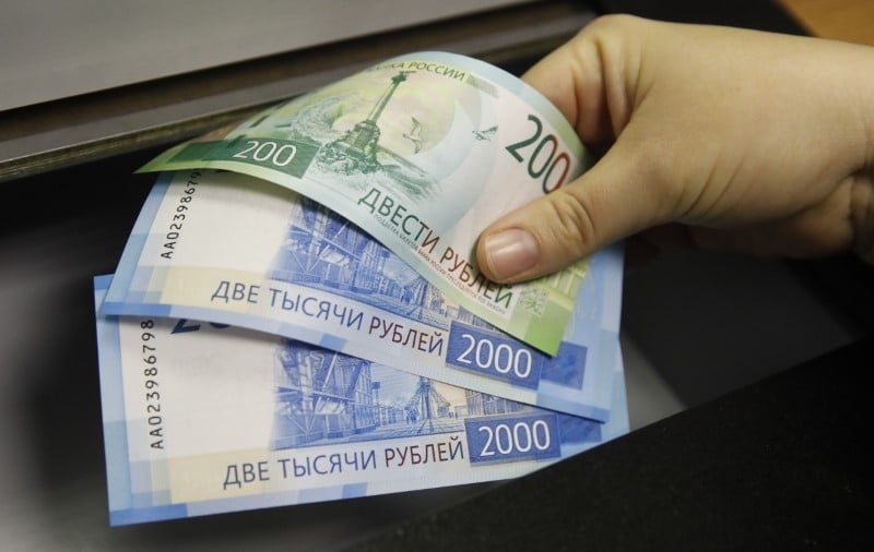 Росбанк ухудшил прогноз по рублю на конец года