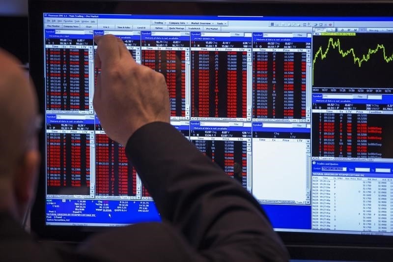 Рынок акций Московской биржи по состоянию на 10:05 мск 28 октября снижается