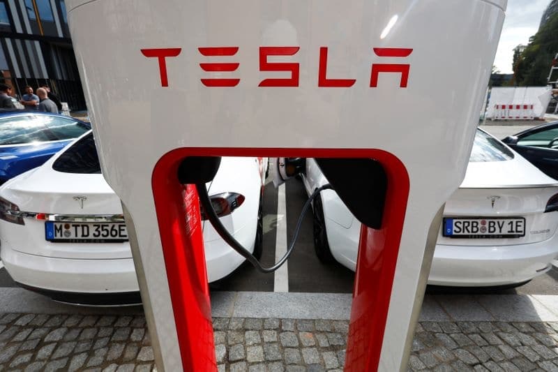 Tesla отчиталась о рекордной выручке, прибыли в 3 кв благодаря продаже квот на выбросы