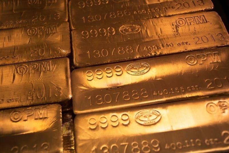 В сентябре запасы драгметаллов в банках РФ сократились в пересчете на золото на 22%
