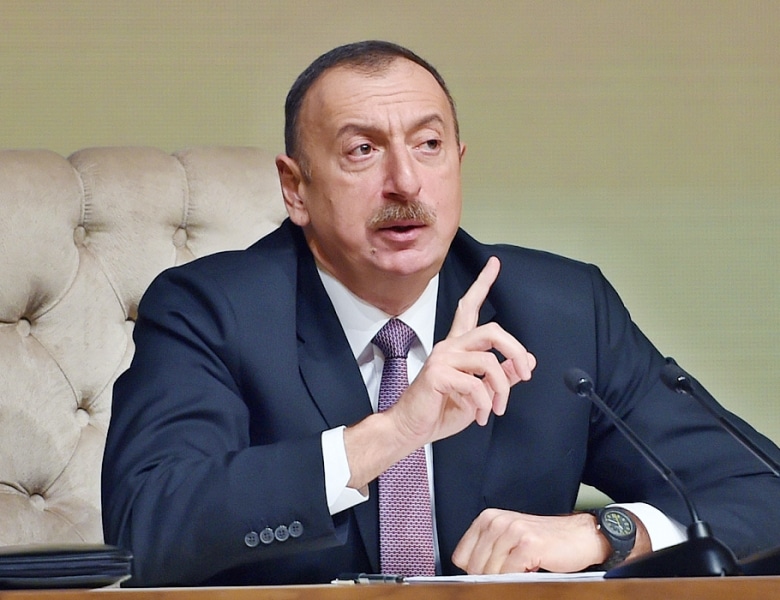 Алиев озаботился политическим кризисом в Армении