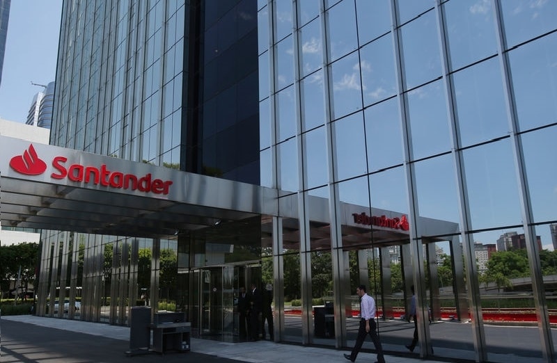 Банк Santander готовится к увольнениям