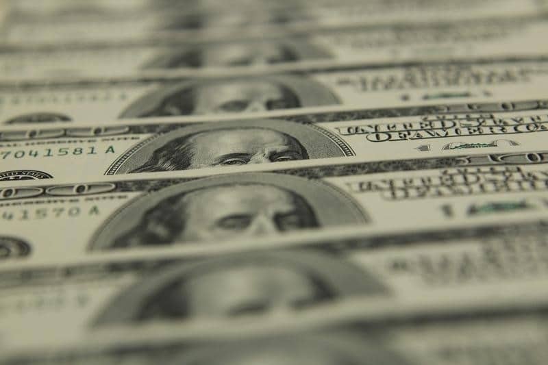 ЦБ РФ установил курс доллара США с 4 ноября в размере 80,0006 руб., курс евро - 93,3447 руб.