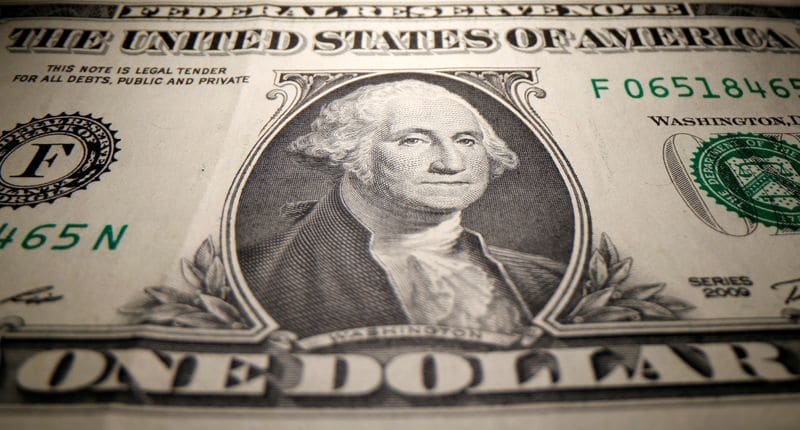 Доллар снижается, рынки ставят на победу Байдена