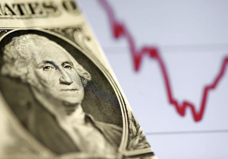 Доллар у минимума двух месяцев, инвесторы ожидают дальнейшего ослабления валюты