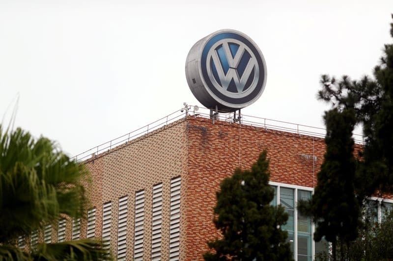 ЭКСКЛЮЗИВ-Volkswagen обсудит будущее генерального директора во вторник -- источники