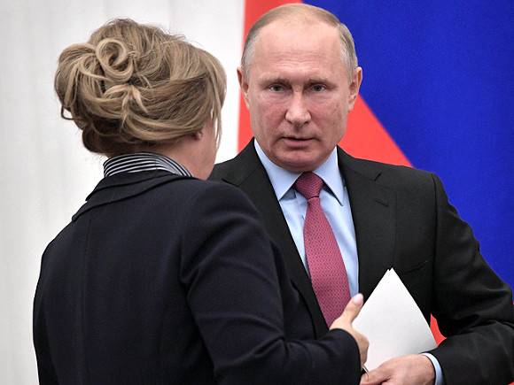Кремль опровергает информацию о скорой отставке президента