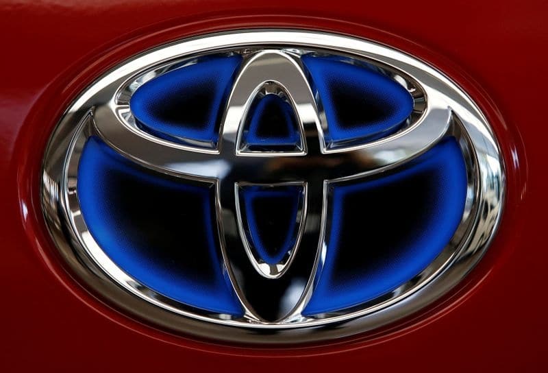 Квартальная прибыль Toyota упала, прогноз годовой прибыли превзошел ожидания