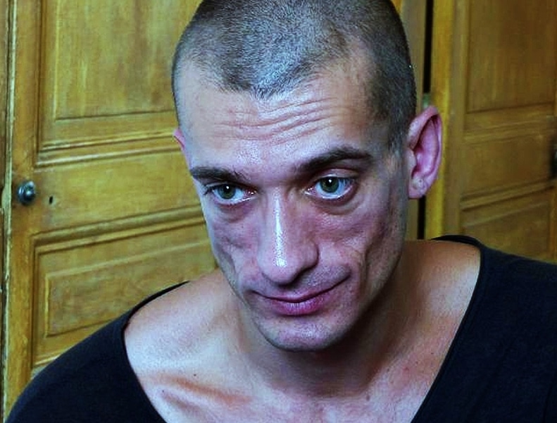 Любовница Павленского обвинила его в пытках и садистских изнасилованиях