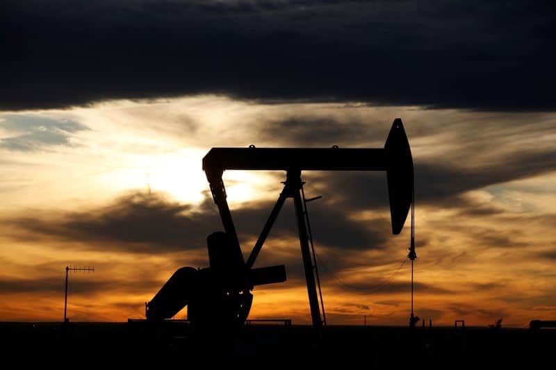Нефть падает из-за настороженности трейдеров перед встречей ОПЕК+