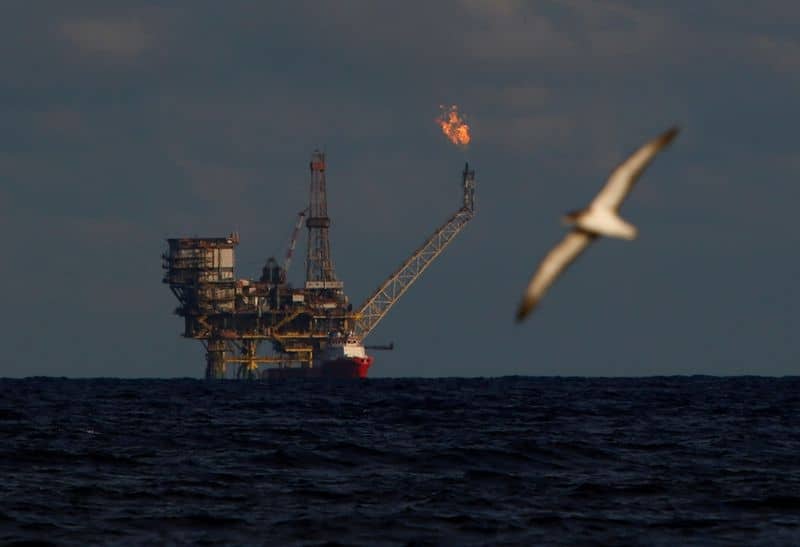 Нефть растет на новостях о восстановлении Китая и Японии, надеждах на ограничение поставок ОПЕК+