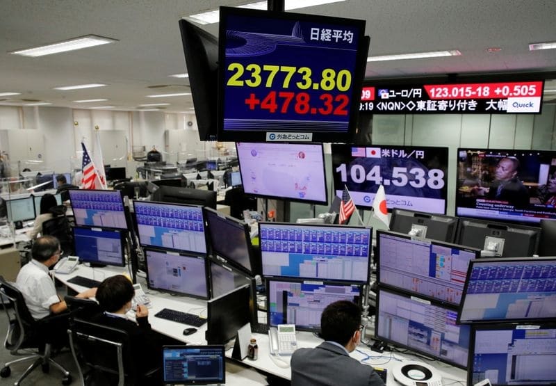 Nikkei на двухлетнем пике вслед за ростом Уолл-стрит, в фокусе - результаты выборов в США