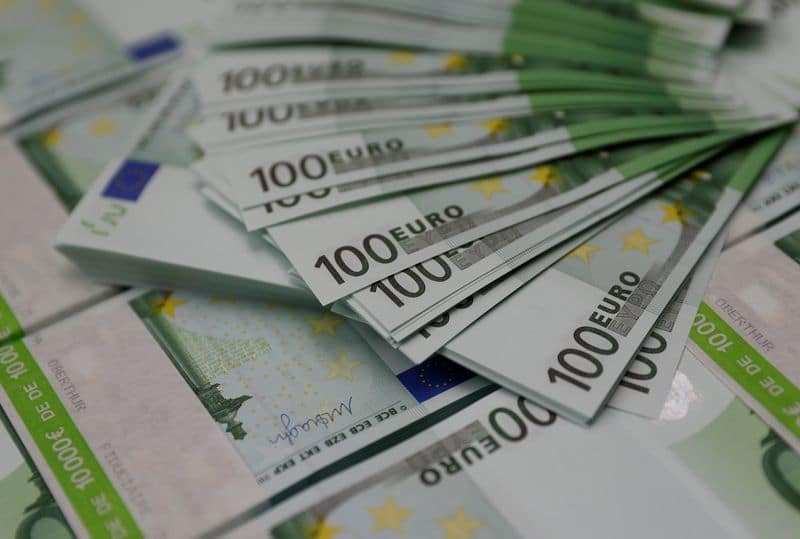 Россия разместила евробонды на 2 млрд евро, вышла на международный долговой рынок впервые в 20г