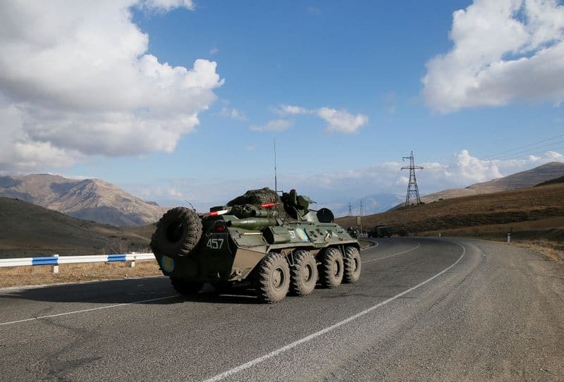 Российские миротворцы входят в Карабах по следам жестоких боев
