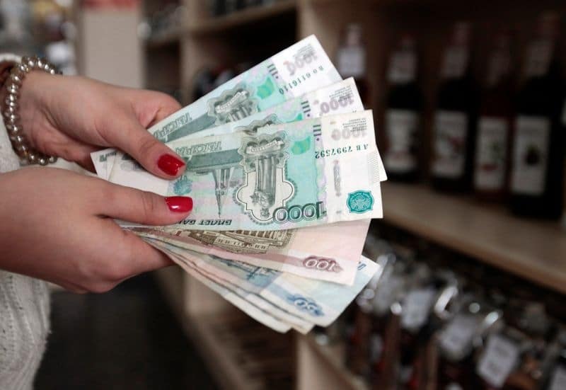 Рубль в плюсе благодаря нефти и налогам, ОФЗ малоподвижны