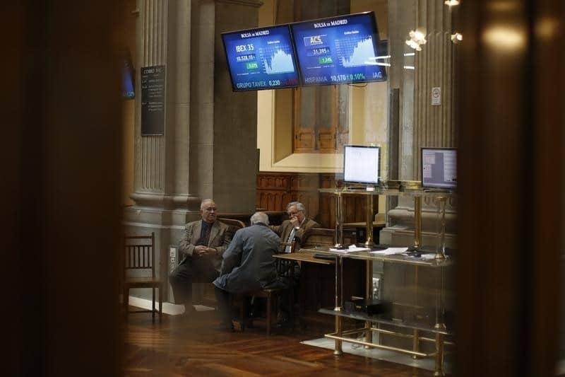Рынок акций Московской биржи по состоянию на 13:00 мск 2 ноября движется разнонаправленно