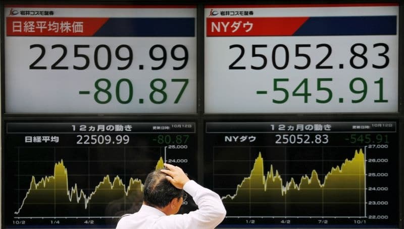 Акции Японии снизились третий день подряд, брокеры следят за дебатами о стимулах в США
