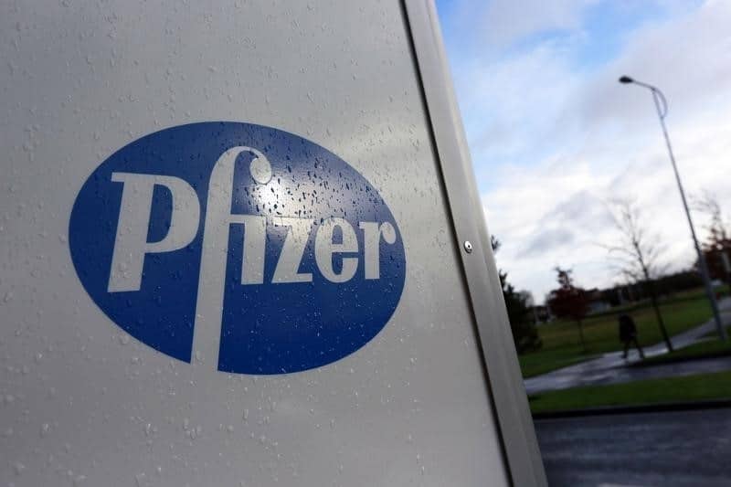 Акции Pfizer ушли в минус после нарушения плана по вакцинам