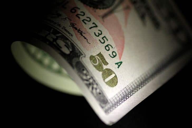 ЦБ РФ установил курс доллара США с 19 декабря в размере 73,3155 руб., курс евро - 89,8262 руб. 