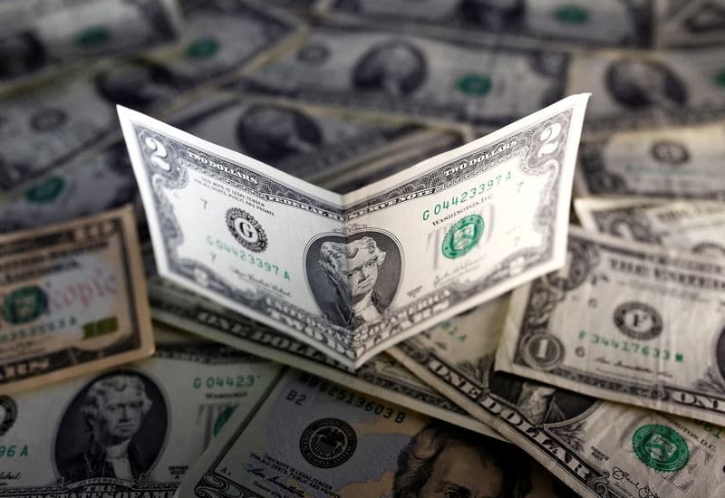 Доллар ослаб, так как новости Moderna способствуют настрою на риск