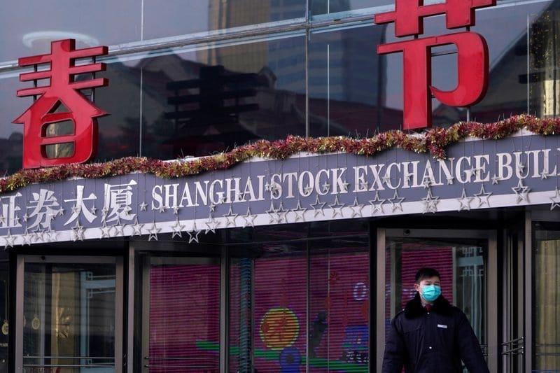 Китайские акции закрылись в плюсе благодаря хорошим экономическим данным