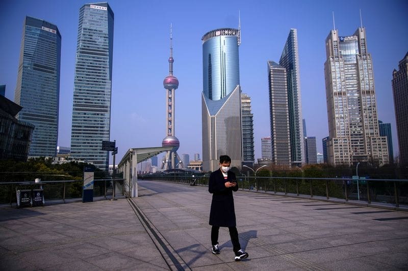 Китайские акции закрылись в плюсе после обещания Пекина продолжить поддерживать экономику