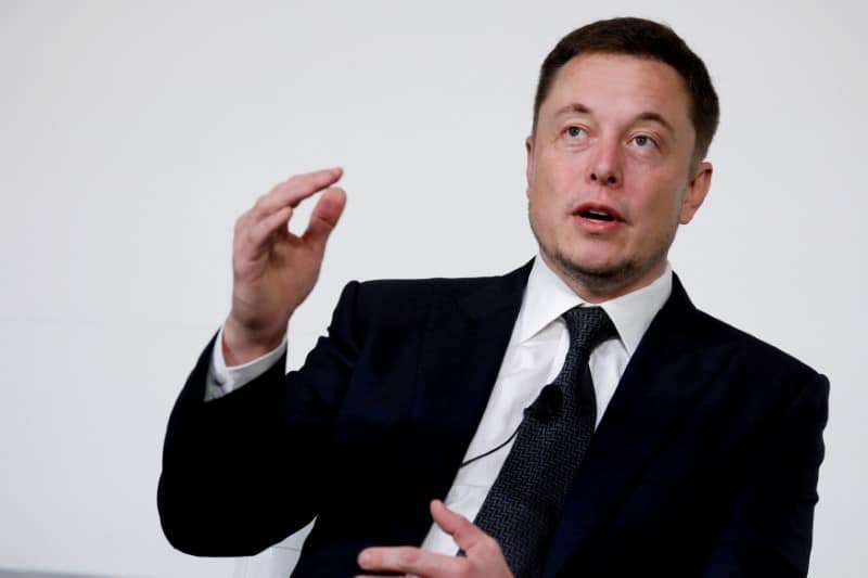 Маск: акции Tesla могут рухнуть как суфле от удара кувалдой