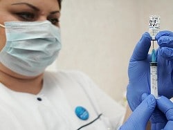 Мурашко заявил о плане привить от коронавируса 60% населения России