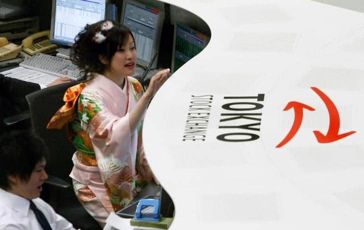 Nikkei закрылся в минусе, но вырос по итогам года