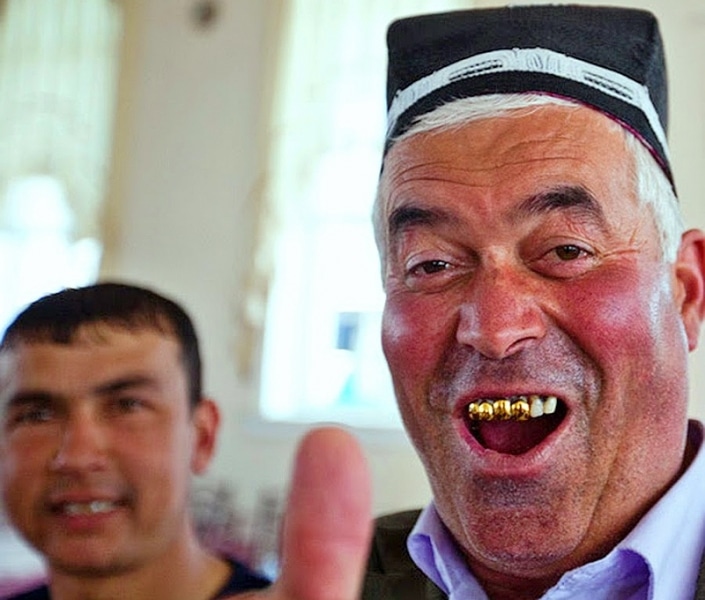 Узбекских мигрантов будут прививать "Спутником V" перед поездкой в РФ