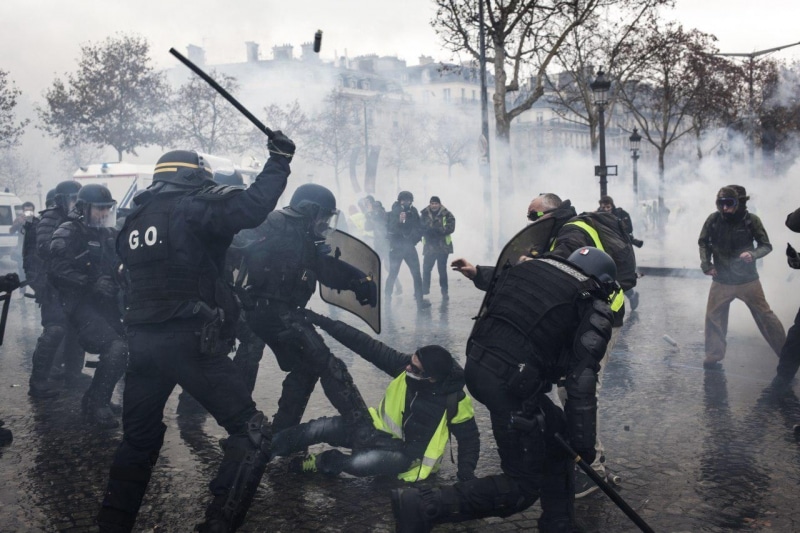 В акциях протеста во Франции приняли участие свыше 52 тысяч человек