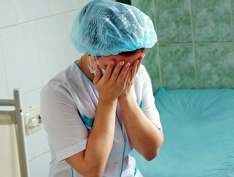 В Астрахани 26 человек госпитализировали после отравления в бассейне