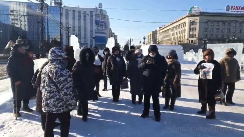 В Хабаровске на протест уже выходит менее 100 человек