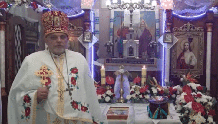 Во Львове «священник» ПЦУ закрыл храм для прихожан и подарил дочери