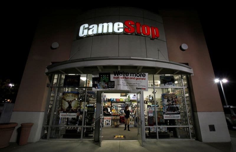 АНАЛИЗ-Скандал вокруг GameStop: игроки на понижение получают угрозы жизни и незаказанную пиццу От Reuters